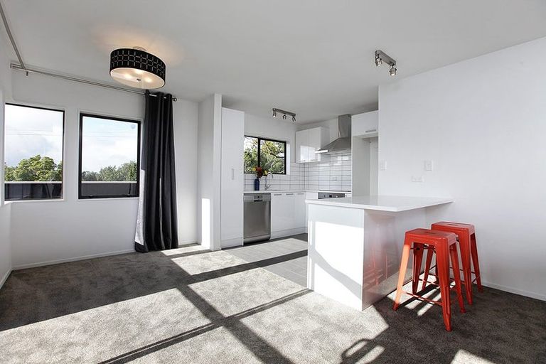 Photo of property in 215 Victoria Road, Devonport, Auckland, 0624