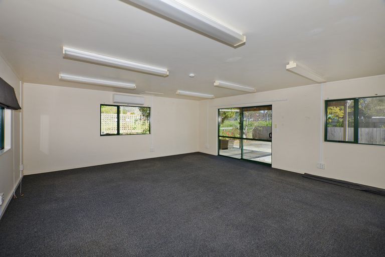 Photo of property in 5 Henry Street, Ebdentown, Upper Hutt, 5018