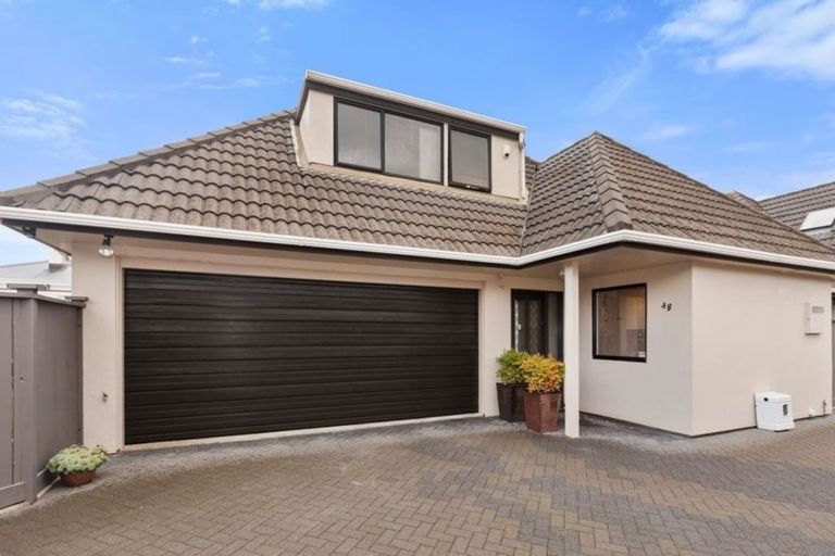 Photo of property in 2/4 Wai-iti Crescent, Woburn, Lower Hutt, 5010