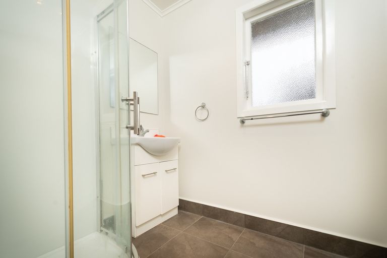 Photo of property in 4 Ayrton Street, Te Atatu South, Auckland, 0610