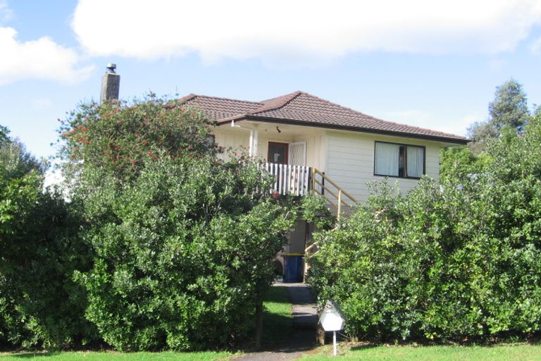 Photo of property in 2 Adam Sunde Place, Glen Eden, Auckland, 0602