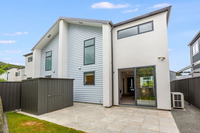 Photo of property in 21 Koreke Close, Kenepuru, Porirua, 5022