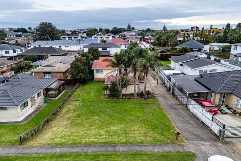 Photo of property in 4 Grande Vue Road, Papatoetoe, Auckland, 2025