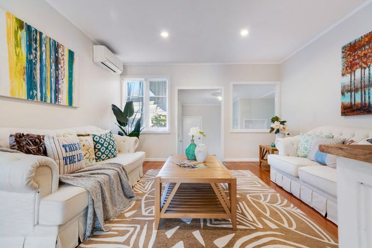 Photo of property in 26 Miller Road, Mangere Bridge, Auckland, 2022