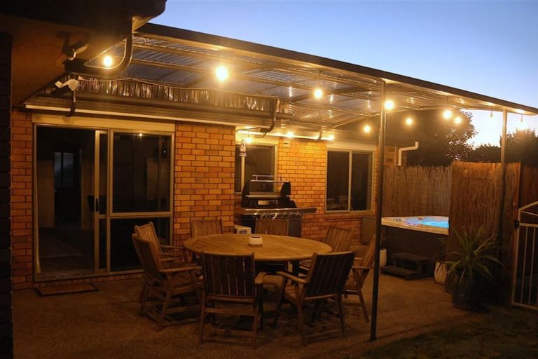 Photo of property in 17 Cranmer Close, Rototuna North, Hamilton, 3210