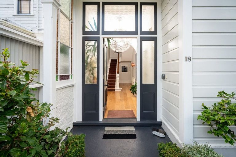 Photo of property in 18 Austin Street, Mount Victoria, Wellington, 6011