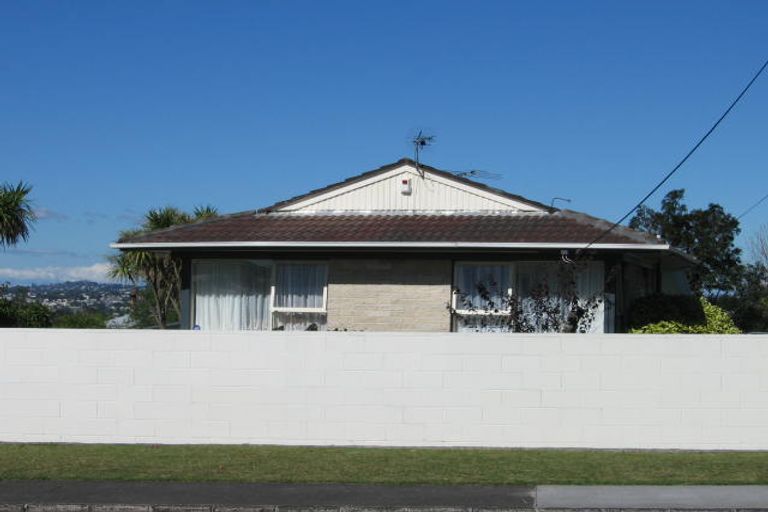 Photo of property in 15 Hepburn Road, Glendene, Auckland, 0602