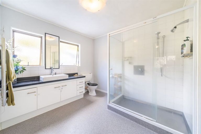 Photo of property in 32 Elmslie Road, Pinehaven, Upper Hutt, 5019