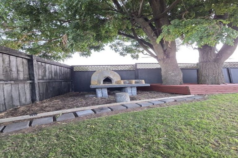 Photo of property in 14 Waimana Road, Conifer Grove, Takanini, 2112