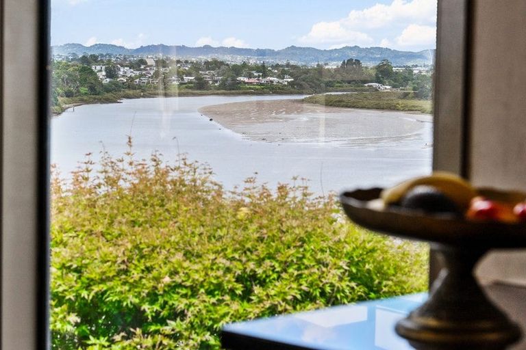 Photo of property in 19 Constable Lane, West Harbour, Auckland, 0618