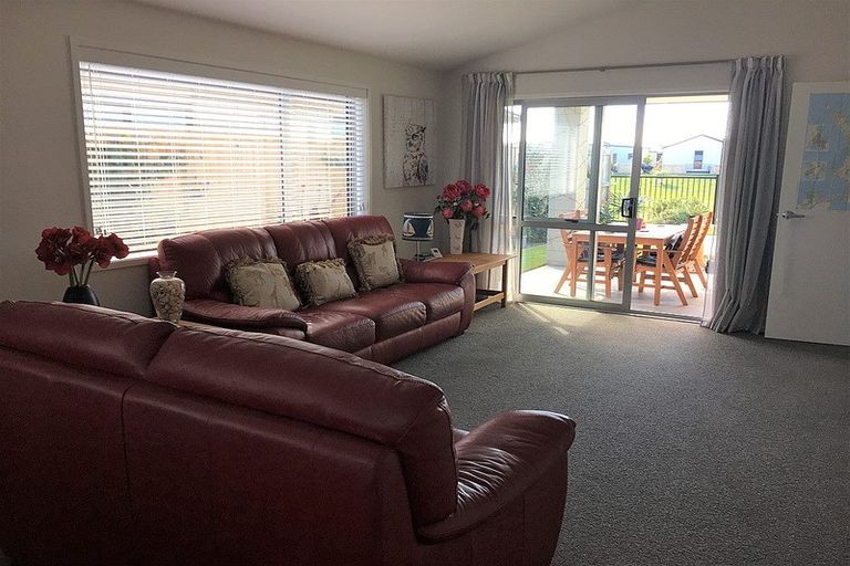 Photo of property in 16 Fuller Street, Papamoa Beach, Papamoa, 3118