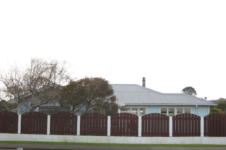 Photo of property in 122 South Road, Spotswood, New Plymouth, 4310