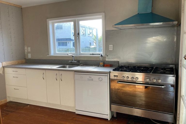 Photo of property in 55 Beaubank Road, Kelston, Auckland, 0602