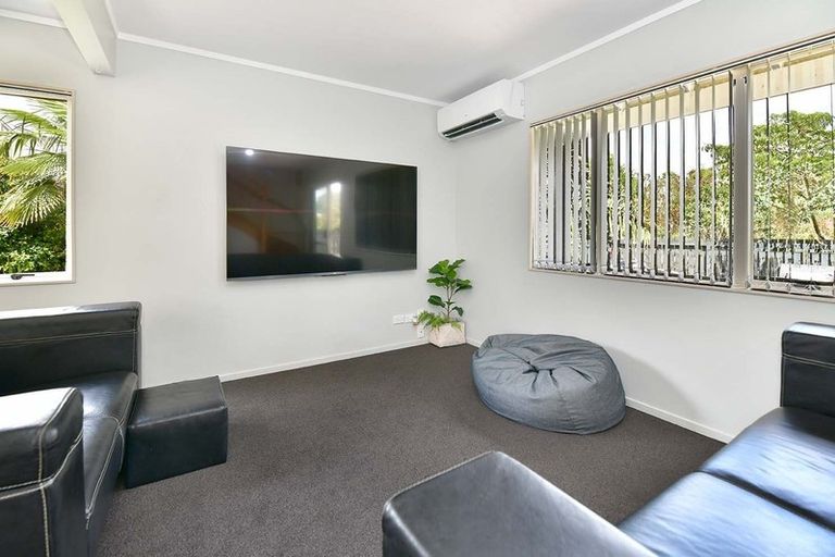 Photo of property in 53 Springs Road, Parakai, 0830