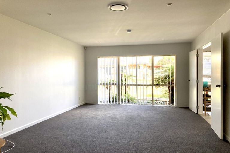 Photo of property in 41 Roy Maloney Drive, Henderson, Auckland, 0612