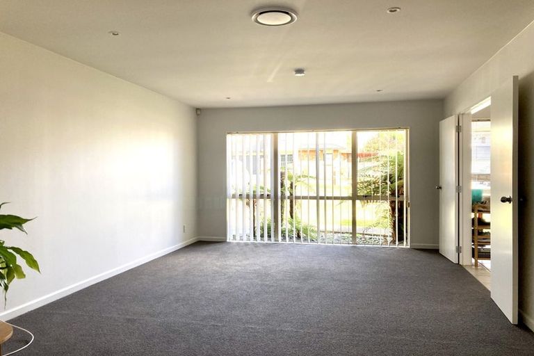 Photo of property in 41 Roy Maloney Drive, Henderson, Auckland, 0612