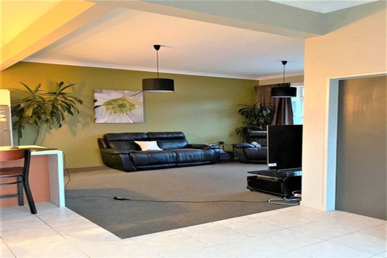 Photo of property in 2/125 Upper Fitzherbert Road, Wainuiomata, Lower Hutt, 5373