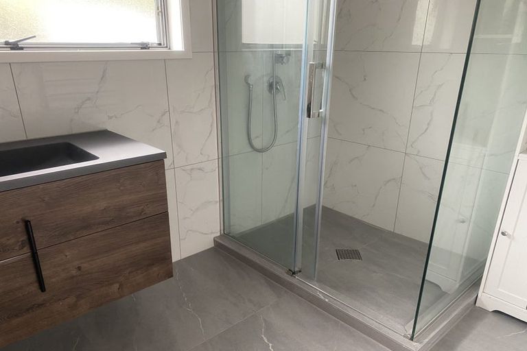 Photo of property in 72 Kirby Street, Glendene, Auckland, 0602