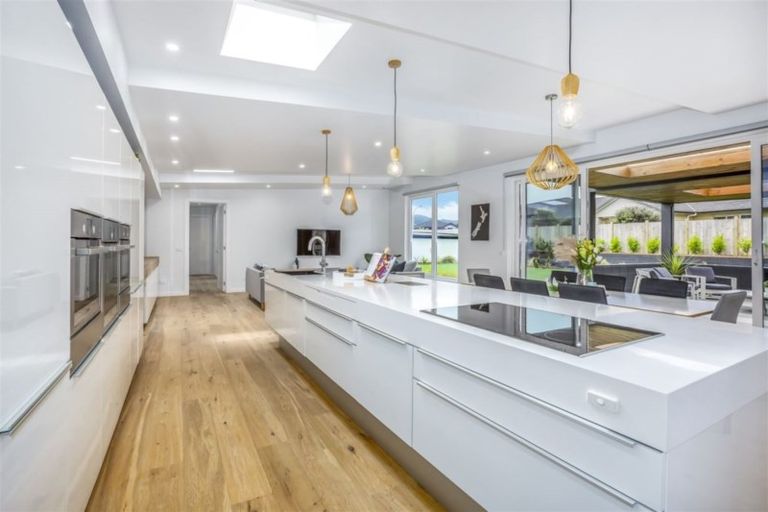 Photo of property in 19 Mervyn Kemp Drive, Tawa, Wellington, 5028