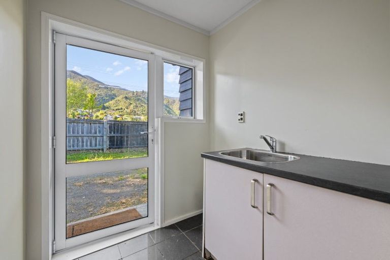 Photo of property in 261 Waikawa Road, Waikawa, Picton, 7220