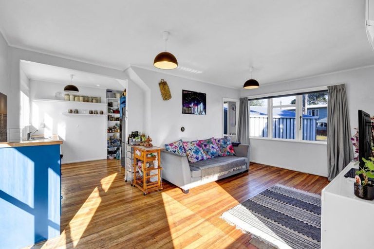 Photo of property in 10 Cook Street, Marfell, New Plymouth, 4310