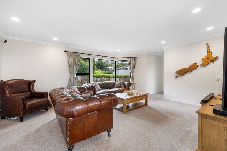Photo of property in 9 Chisbury Terrace, Shelly Park, Auckland, 2014