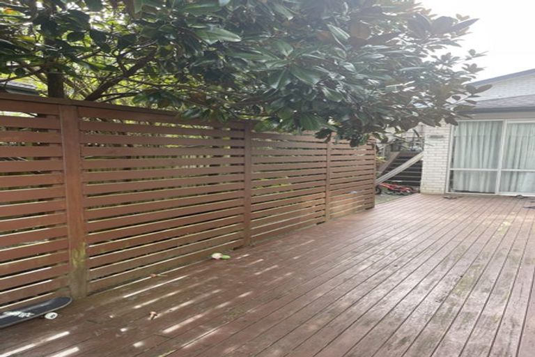 Photo of property in 12 Stubbs Place, Fairview Heights, Auckland, 0632