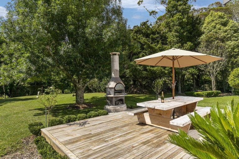 Photo of property in 1074 Peak Road, Helensville, 0875