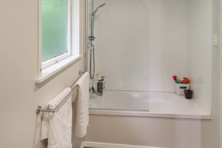 Photo of property in 15 James Grove, Stokes Valley, Lower Hutt, 5019