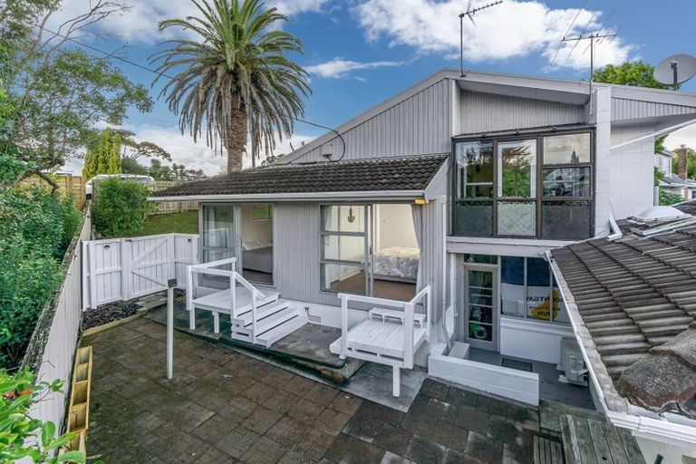 Photo of property in 1/290 Glenfield Road, Glenfield, Auckland, 0629