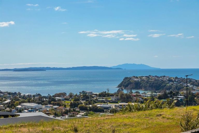 Photo of property in 1 Woodridge Drive, Stanmore Bay, Whangaparaoa, 0932