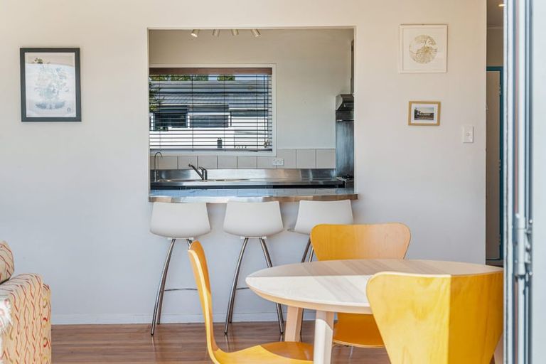Photo of property in 93 Wade River Road, Stanmore Bay, Whangaparaoa, 0932