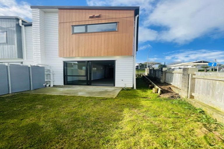 Photo of property in 250a Great North Road, Henderson, Auckland, 0612