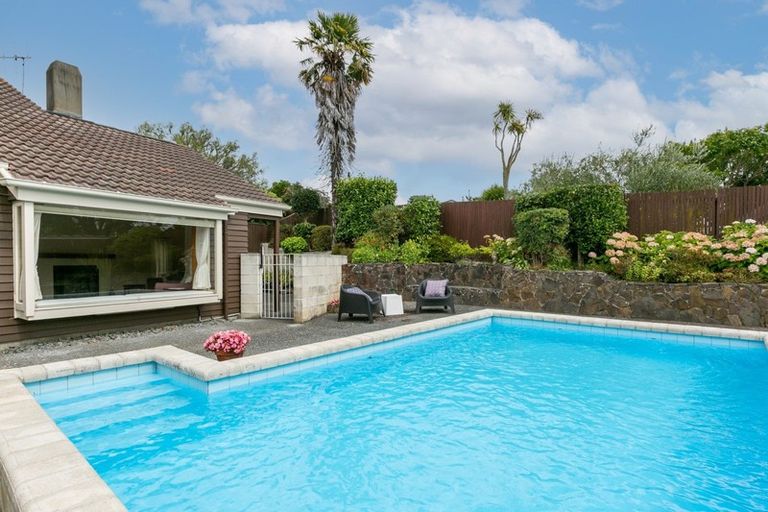 Photo of property in 19 Tauroa Road, Havelock North, 4130