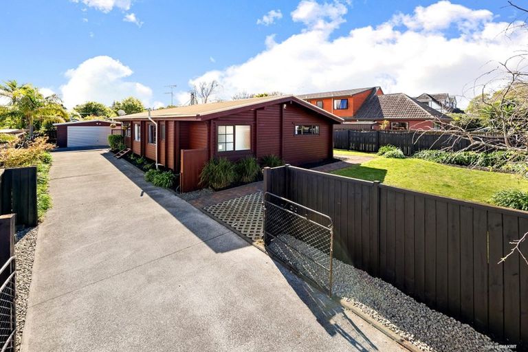 Photo of property in 123 Botany Road, Botany Downs, Auckland, 2010