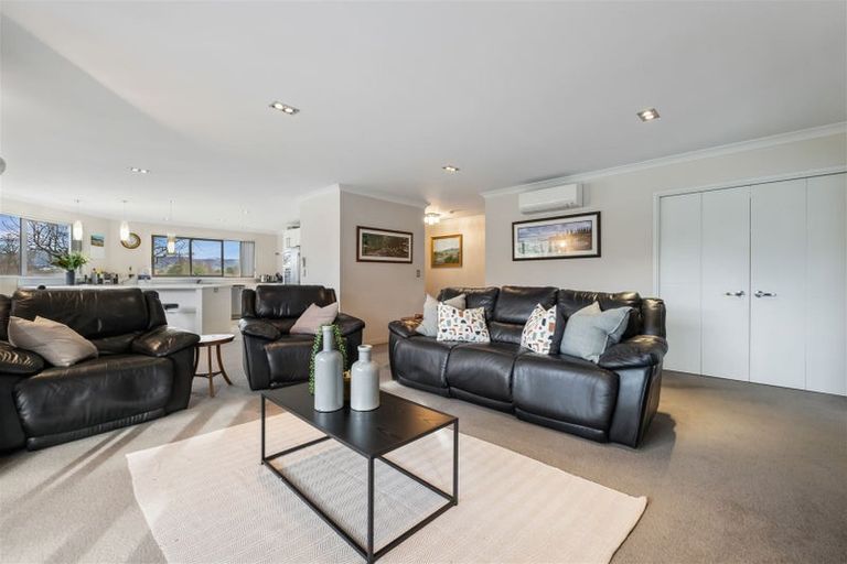 Photo of property in 2 Donovan Place, Aidanfield, Christchurch, 8025