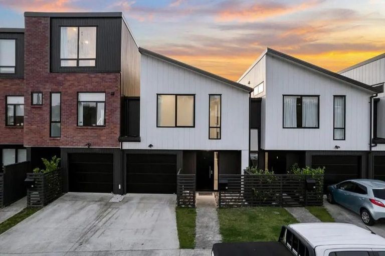 Photo of property in 29 Lewis Road, Pakuranga, Auckland, 2010