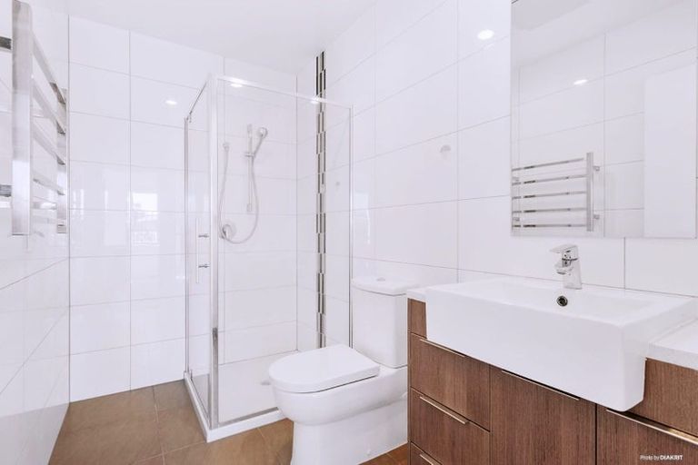 Photo of property in Apollo Apartments, 5/46g Rosedale Road, Rosedale, Auckland, 0632