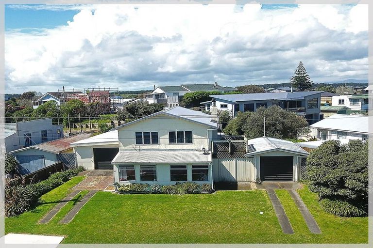 Photo of property in 3 Nash Parade, Foxton Beach, Foxton, 4815
