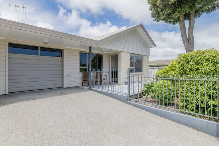 Photo of property in 60a Te Rauparaha Street, Otaki, 5512