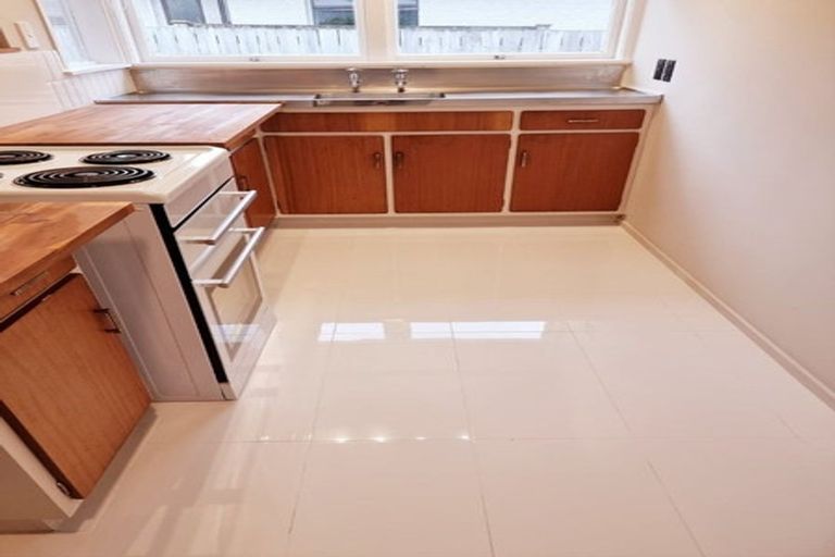 Photo of property in 2/55 Orams Road, Hillpark, Auckland, 2102