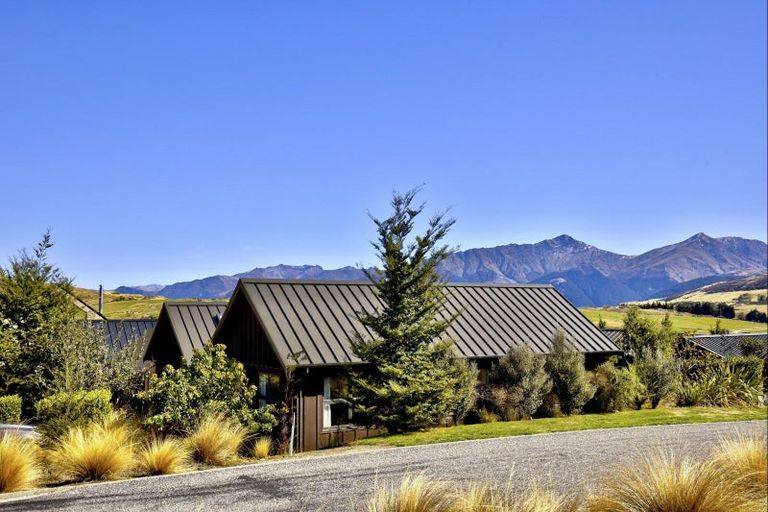 Photo of property in 4 Arran Lane, Jacks Point, Queenstown, 9371