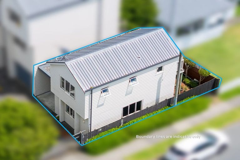 Photo of property in 1/51 Henderson Valley Road, Henderson, Auckland, 0612