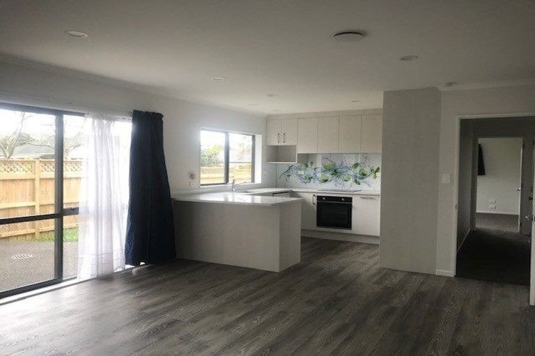 Photo of property in 1 Belcoo Crescent, East Tamaki, Auckland, 2013