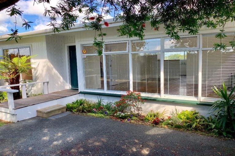 Photo of property in 2/164 Forrest Hill Road, Forrest Hill, Auckland, 0620