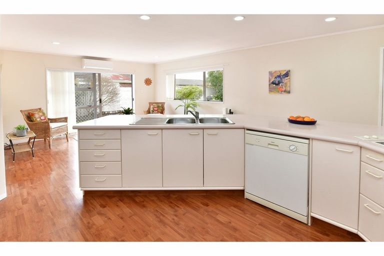 Photo of property in 16 Crampton Court, Orewa, 0931