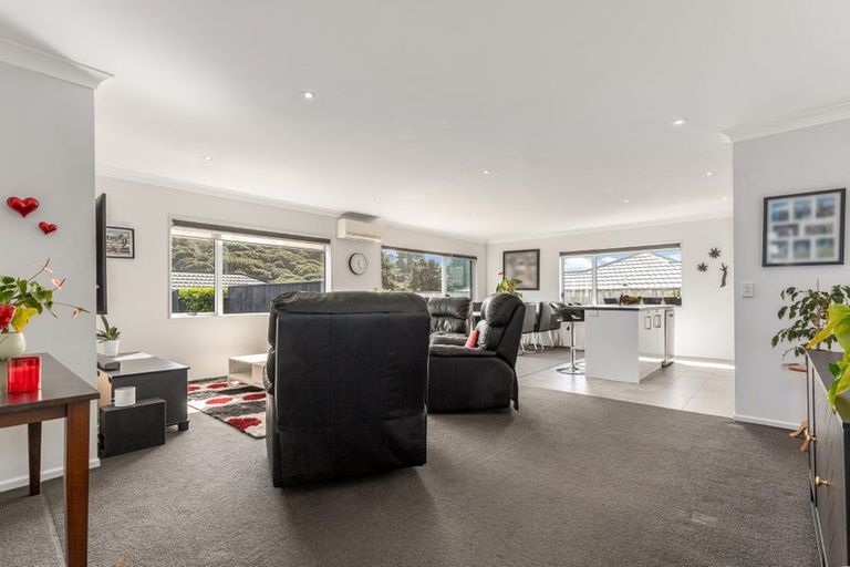 Photo of property in 4 Moonsail Drive, Whitby, Porirua, 5024