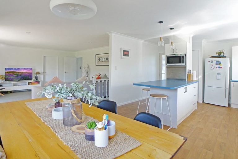 Photo of property in 52 Peverill Crescent, Papatoetoe, Auckland, 2025