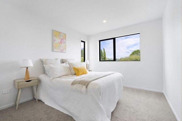 Photo of property in 16 Exmouth Road, Northcote, Auckland, 0627