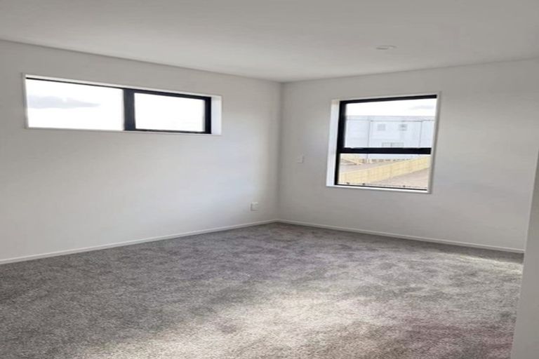 Photo of property in 41b Crestview Rise, Papakura, 2110